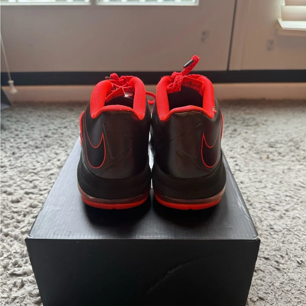Lebron Nike Men's Black and Red Athletic Sneakers. Size 8.5. - Picture 5 of 9
